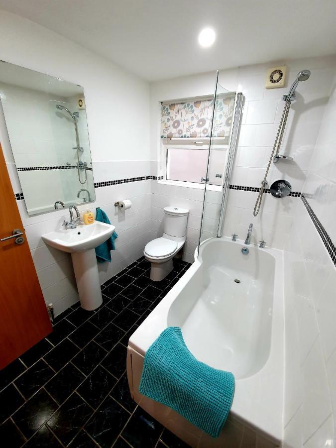 In The Heart Of Portrush - Beautiful Views Apartamento Exterior foto