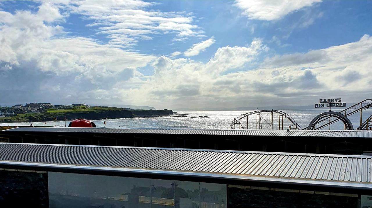 In The Heart Of Portrush - Beautiful Views Apartamento Exterior foto