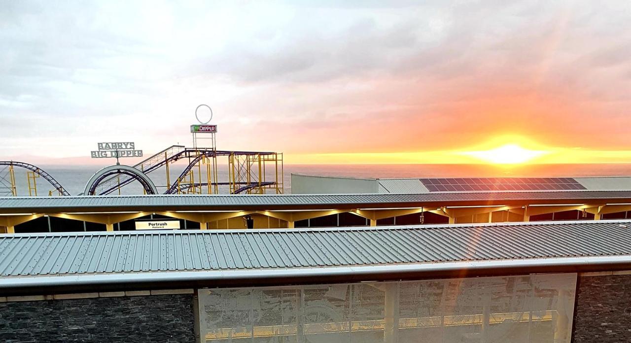 In The Heart Of Portrush - Beautiful Views Apartamento Exterior foto